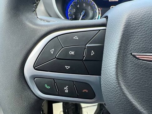 Certified 2023 Chrysler Pacifica Touring-L FWD image 21