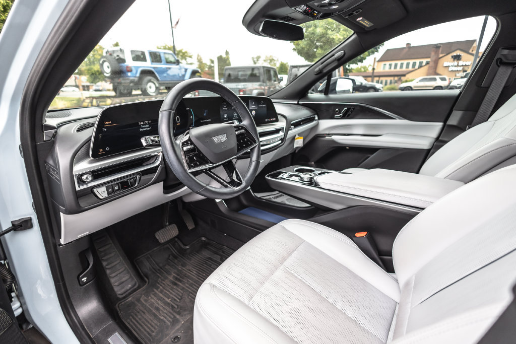 Used 2024 Cadillac Lyriq Sport RWD image 17