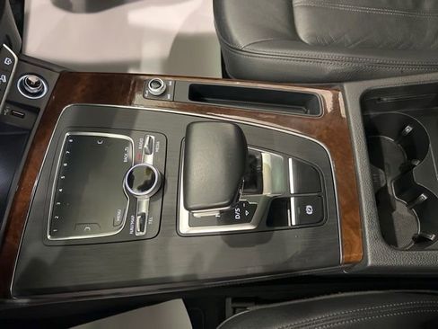 Used 2020 Audi Q5 e Premium Plus AWD/4WD image 30