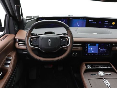 Used 2025 Lincoln Navigator Reserve AWD/4WD image 15