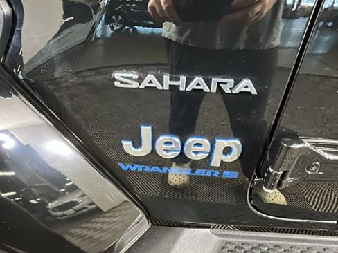 Used 2023 Jeep Wrangler Unlimited Sahara w/ Cold Weather Group AWD/4WD image 9