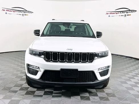 Used 2022 Jeep Grand Cherokee Limited w/ Luxury Tech Group II image 3