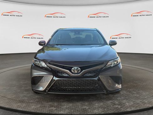 Used 2020 Toyota Camry SE FWD image 3