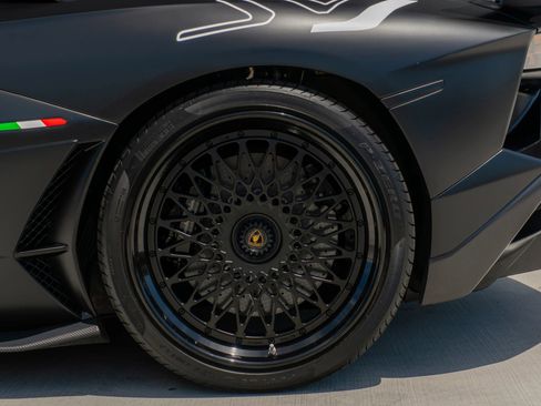 Used 2019 Lamborghini Aventador SVJ AWD/4WD image 22