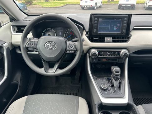 Used 2020 Toyota RAV4 XLE AWD/4WD image 15