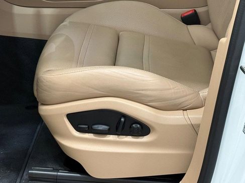 Certified 2022 Porsche Cayenne E-Hybrid image 27