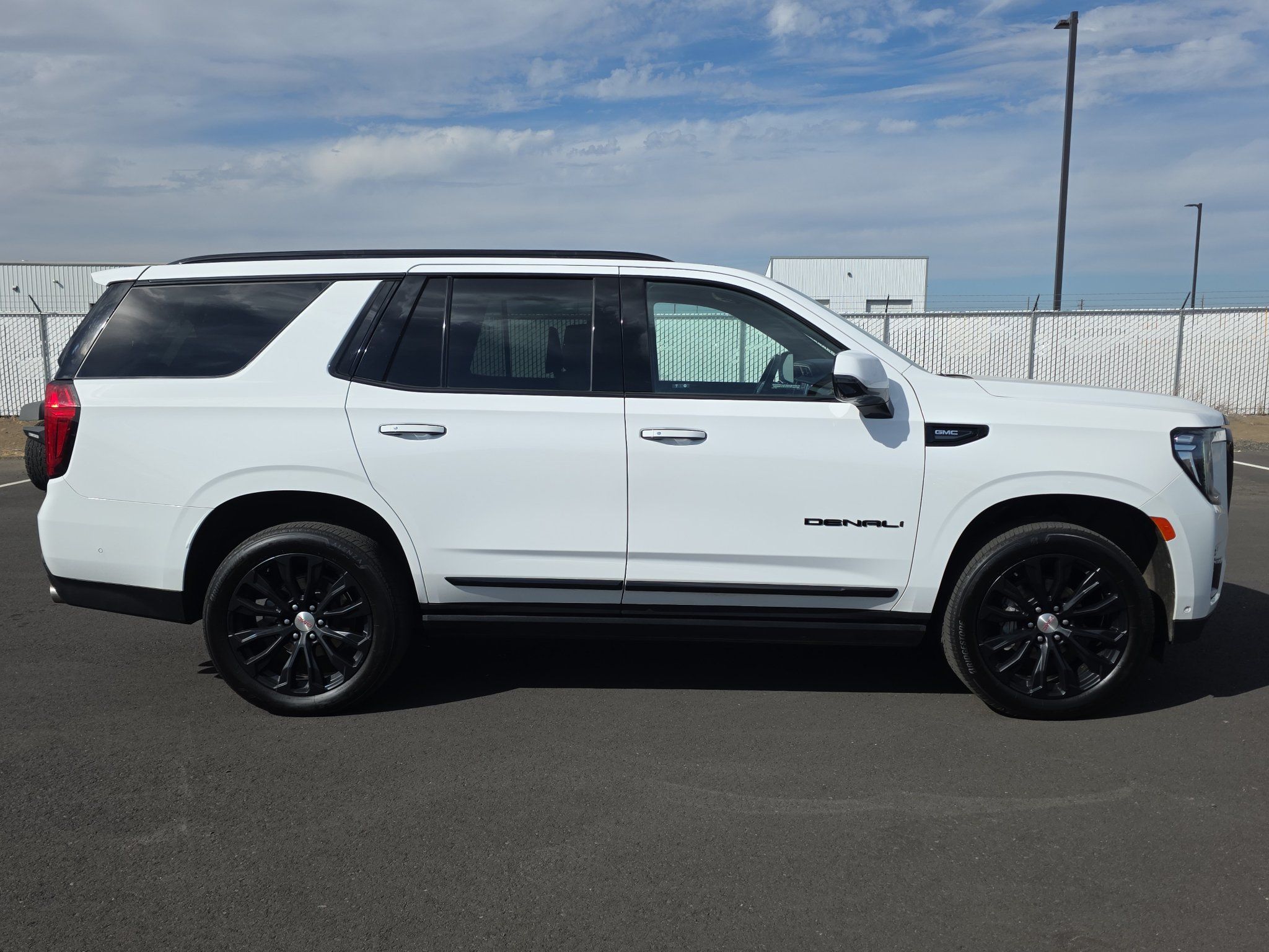 Used 2024 GMC Yukon Denali w/ Denali Reserve Package AWD/4WD image 9