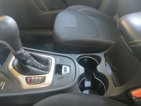 Used 2015 Jeep Cherokee Latitude AWD/4WD image 26