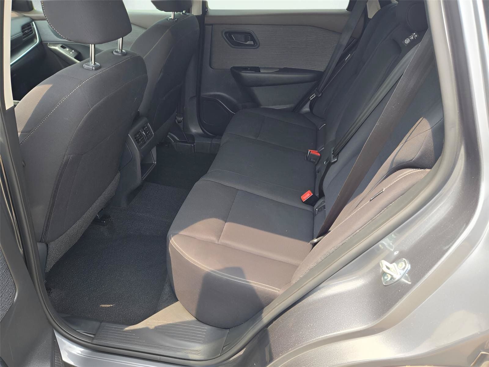 Used 2023 Nissan Rogue S FWD image 15