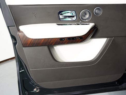 Used 2023 Rolls-Royce Cullinan w/ Cullinan Package image 46