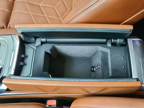 Used 2023 BMW 740i w/ Executive Package image 58