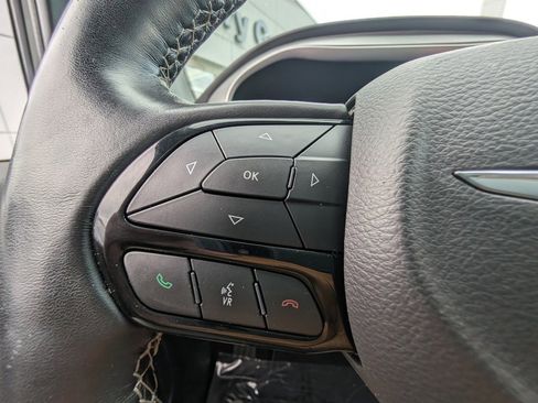 Used 2020 Chrysler Pacifica Touring-L w/ Advanced Safetytec Group image 23