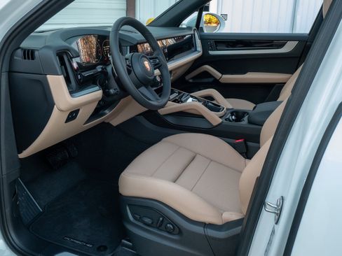 New 2026 Porsche Cayenne AWD/4WD image 4