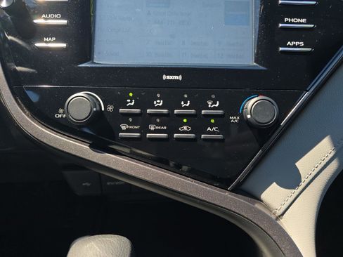 Used 2020 Toyota Camry LE FWD image 19