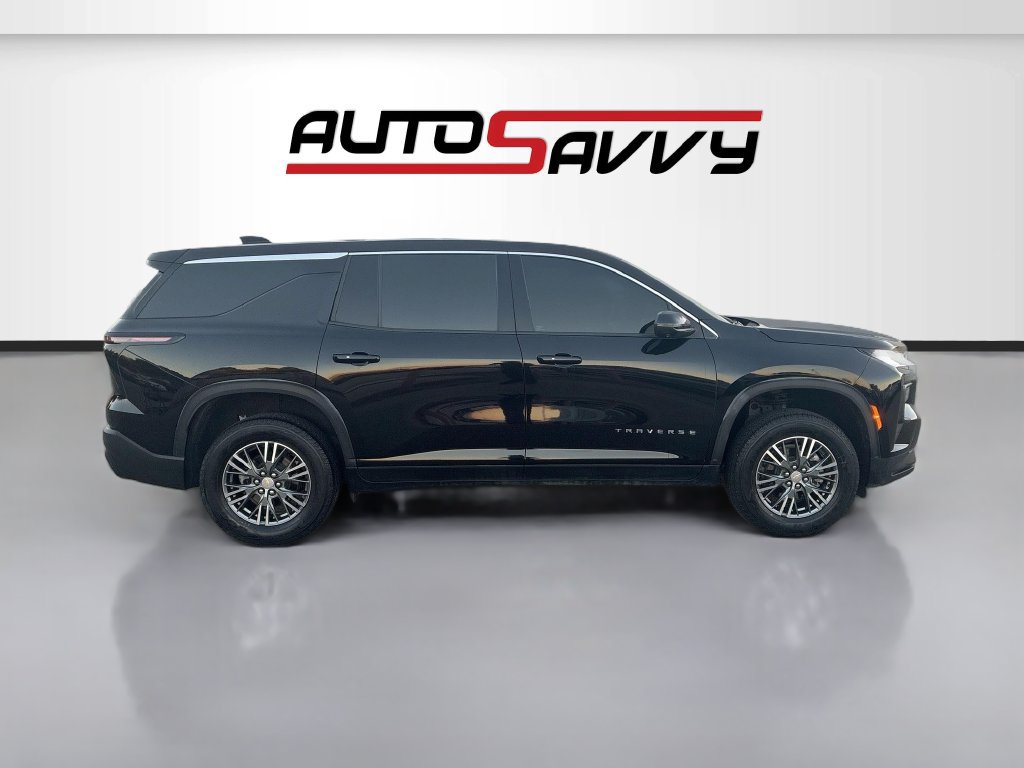 Used 2024 Chevrolet Traverse LS FWD image 8