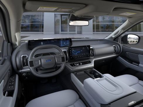 New 2026 Ford Expedition Platinum image 9