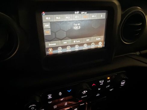 Used 2023 Jeep Wrangler Unlimited Sport AWD/4WD image 3