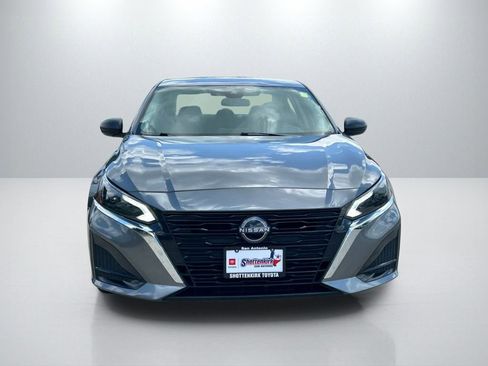 Used 2025 Nissan Altima 2.5 SV FWD image 2