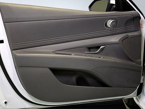 Used 2025 Hyundai Elantra SEL image 20