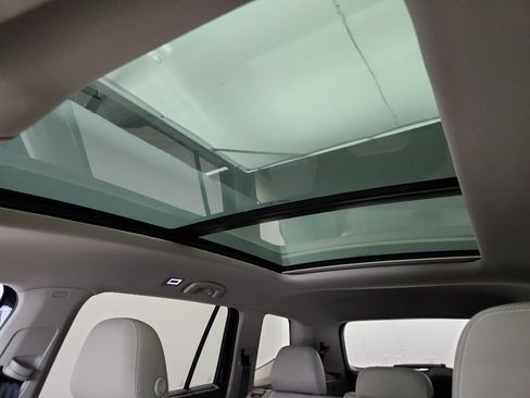 Certified 2025 Volkswagen Atlas SE w/ Panoramic Sunroof Package image 29