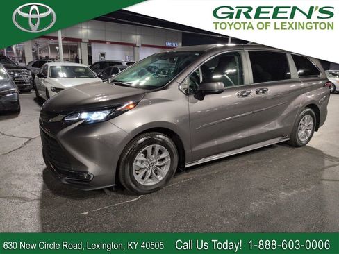 Used 2024 Toyota Sienna XLE FWD image 1