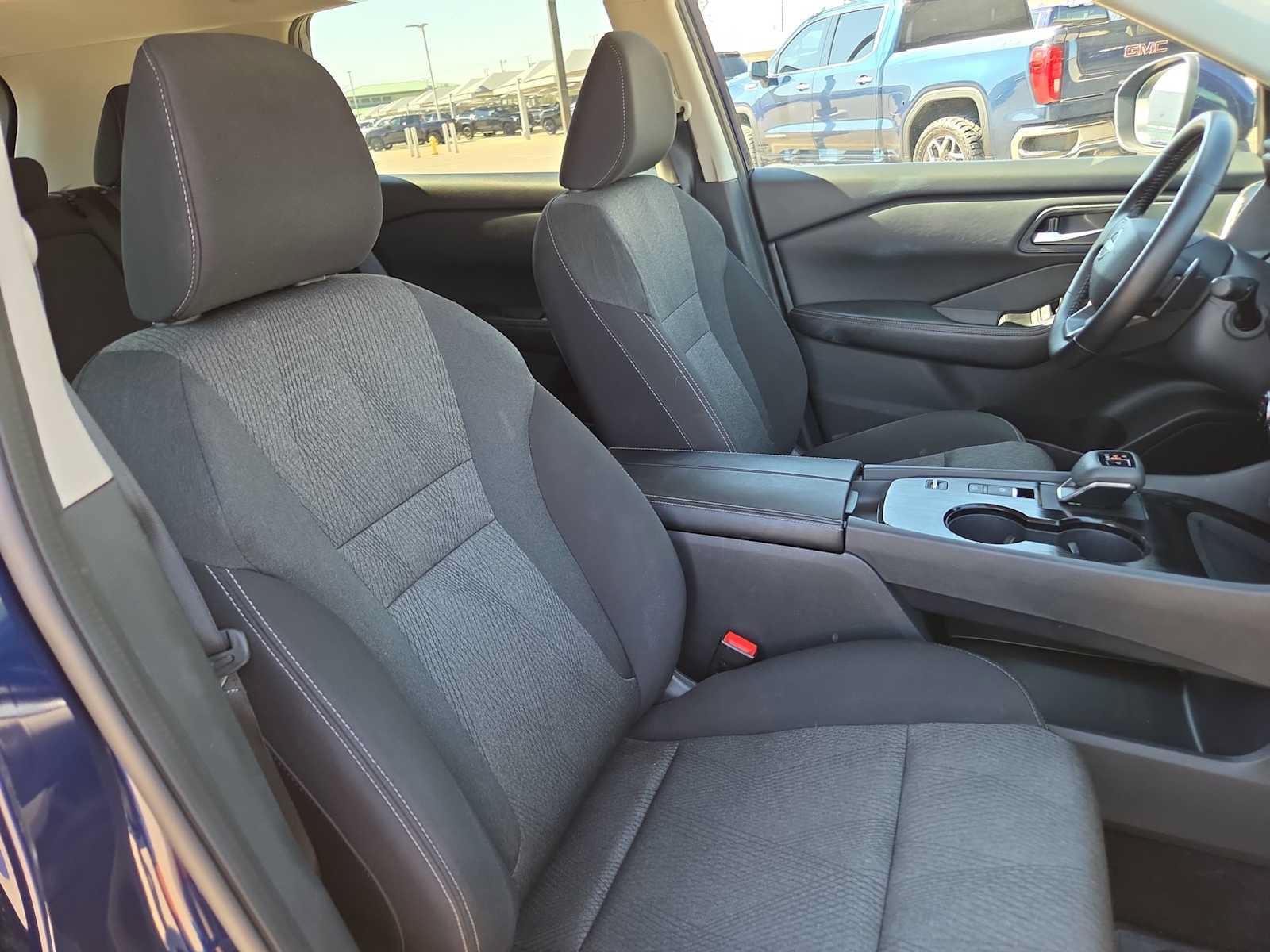 Used 2025 Nissan Rogue SV FWD image 17