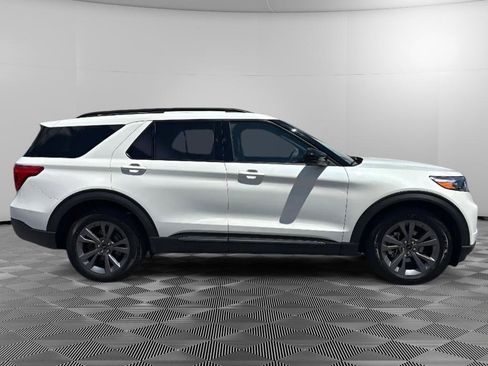 Used 2023 Ford Explorer XLT w/ Equipment Group 202A AWD/4WD image 6