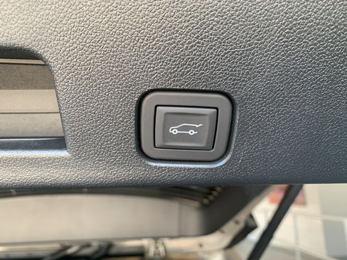New 2026 Chevrolet Traverse Z71 w/ Driver Confidence Package AWD/4WD image 8
