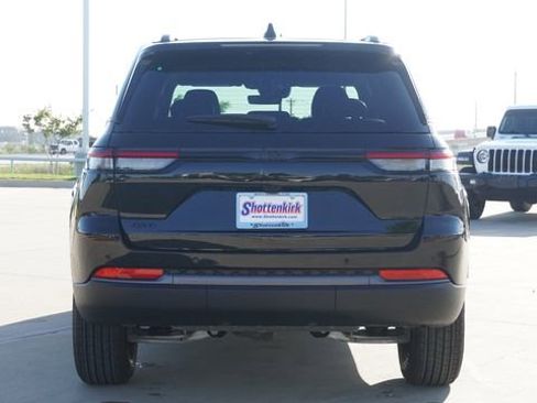 New 2026 Jeep Grand Cherokee Altitude AWD/4WD image 8