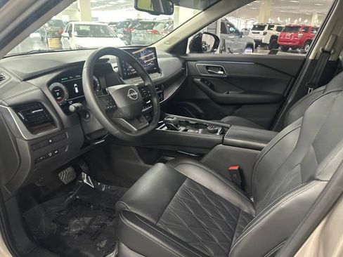 Used 2025 Nissan Rogue Platinum AWD/4WD image 9