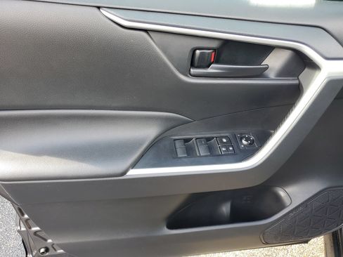 Used 2022 Toyota RAV4 LE FWD image 16