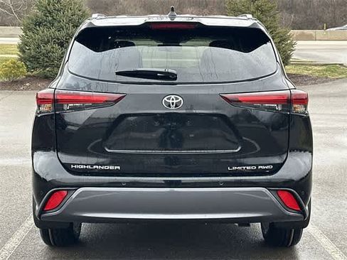 New 2026 Toyota Highlander Limited image 4