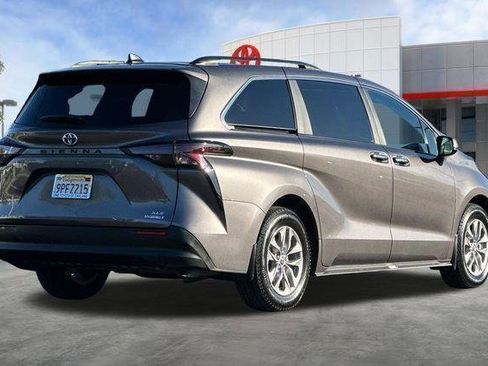 Used 2024 Toyota Sienna XLE w/ XLE Plus Package FWD image 5
