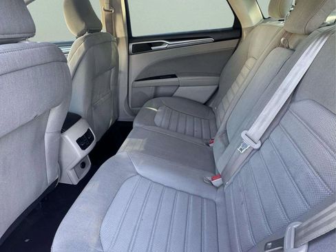 Used 2020 Ford Fusion SE image 10