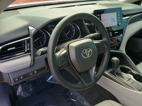 Used 2022 Toyota Camry SE w/ Convenience Package image 12