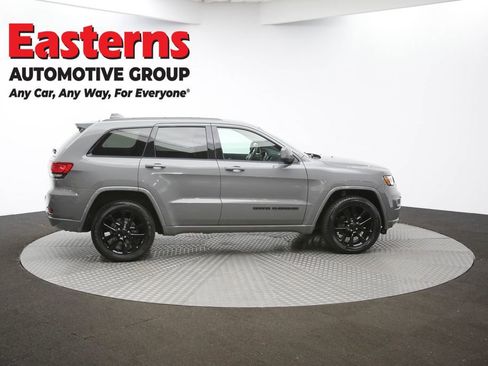 Used 2020 Jeep Grand Cherokee Altitude image 44
