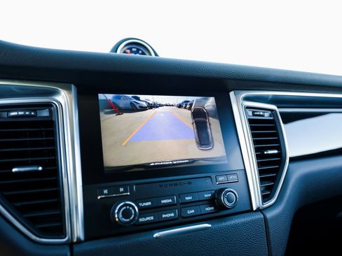 Certified 2018 Porsche Macan Sport Edition image 19