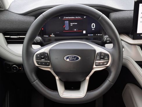 Used 2026 Ford Explorer Active w/ Active Comfort Package RWD image 12