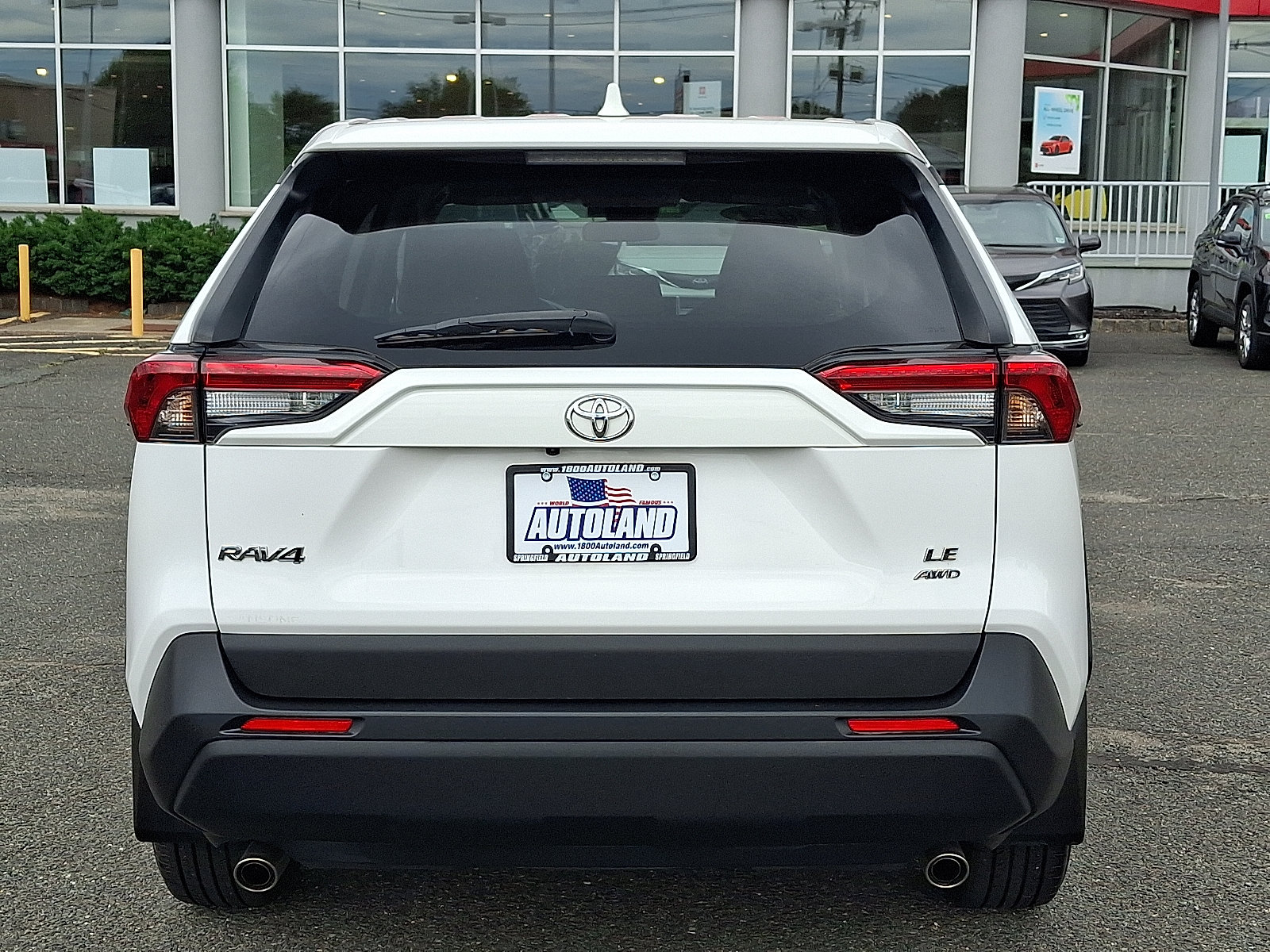 Used 2024 Toyota RAV4 LE AWD/4WD image 6