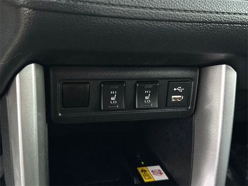 Certified 2022 Toyota Corolla Cross XLE image 29