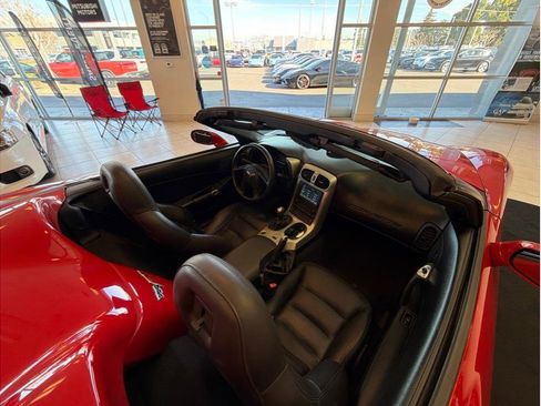 Used 2005 Chevrolet Corvette Convertible w/ Preferred Equipment Group RWD image 31