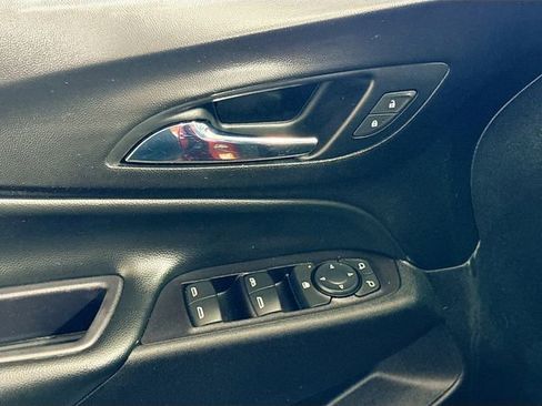 Used 2020 Chevrolet Equinox LT FWD image 18
