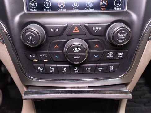 Used 2018 Jeep Grand Cherokee Limited AWD/4WD image 23