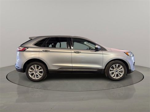Used 2022 Ford Edge Titanium image 8