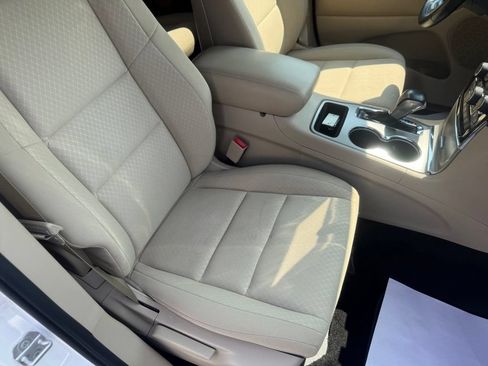 Certified 2022 Jeep Grand Cherokee Laredo E AWD/4WD image 55