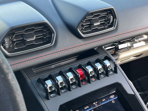 Used 2020 Lamborghini Huracan EVO image 22