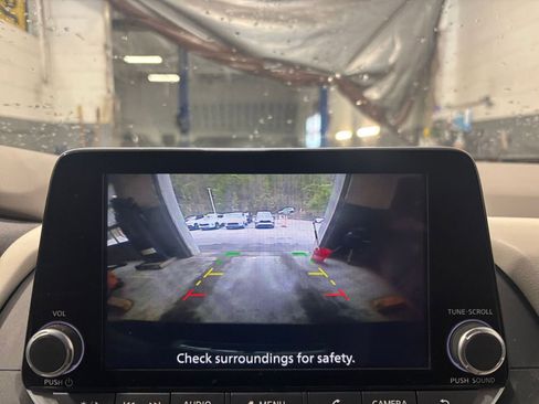 Used 2025 Nissan Rogue SV FWD image 25