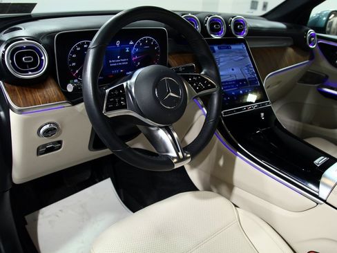 Used 2025 Mercedes-Benz GLC 300 4MATIC image 5