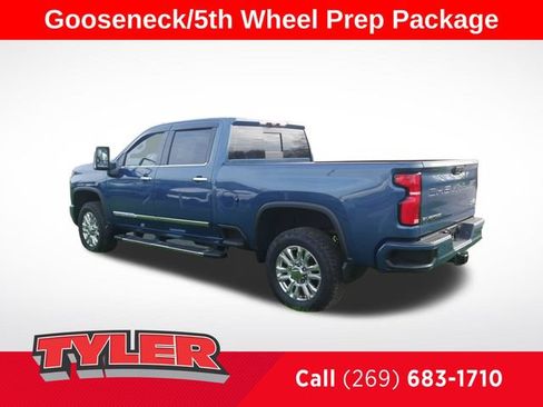 Used 2024 Chevrolet Silverado 2500 High Country w/ High Country Premium Package AWD/4WD image 5