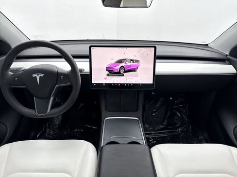 Used 2022 Tesla Model Y Long Range image 14